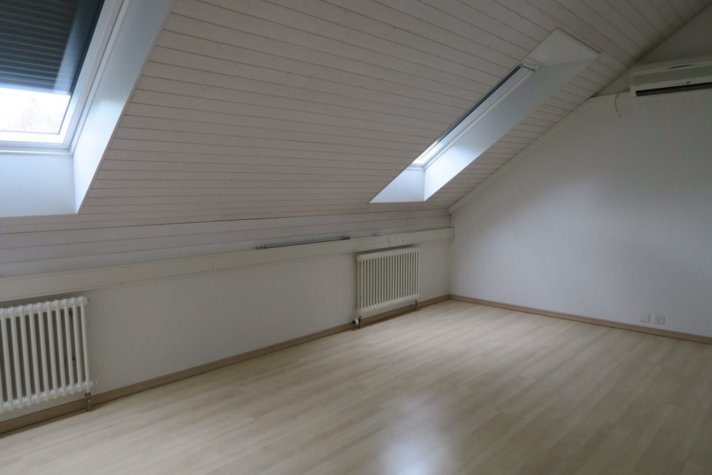 103m² office