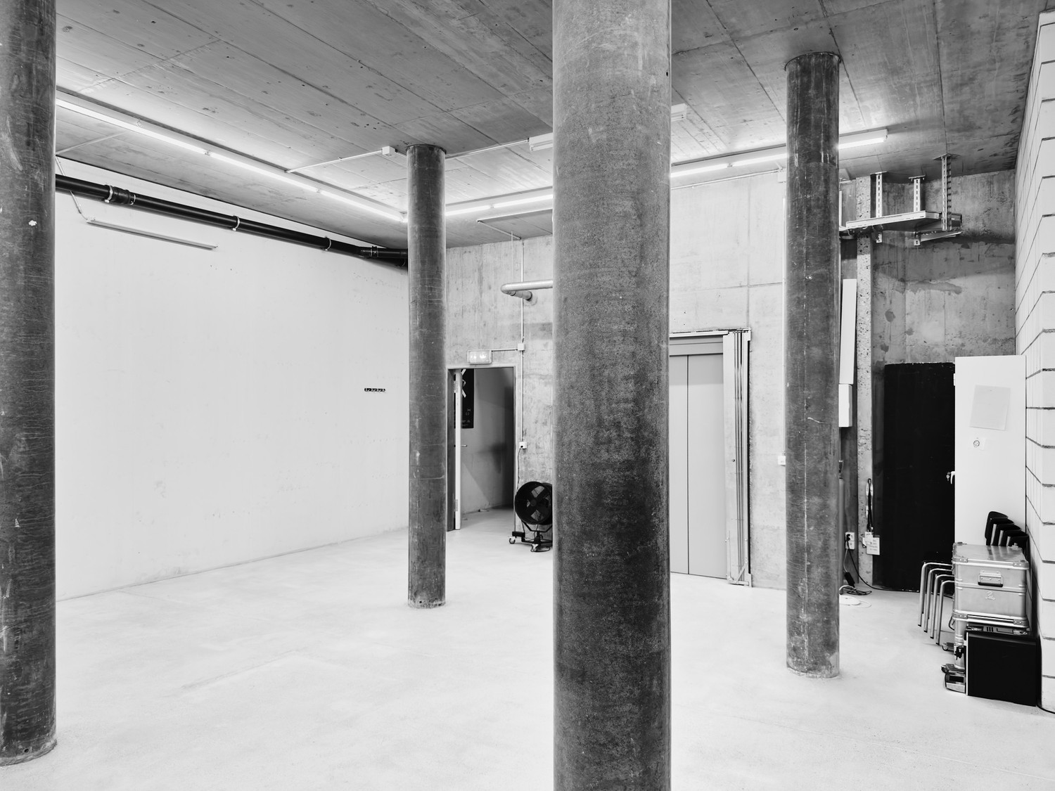 65m² office