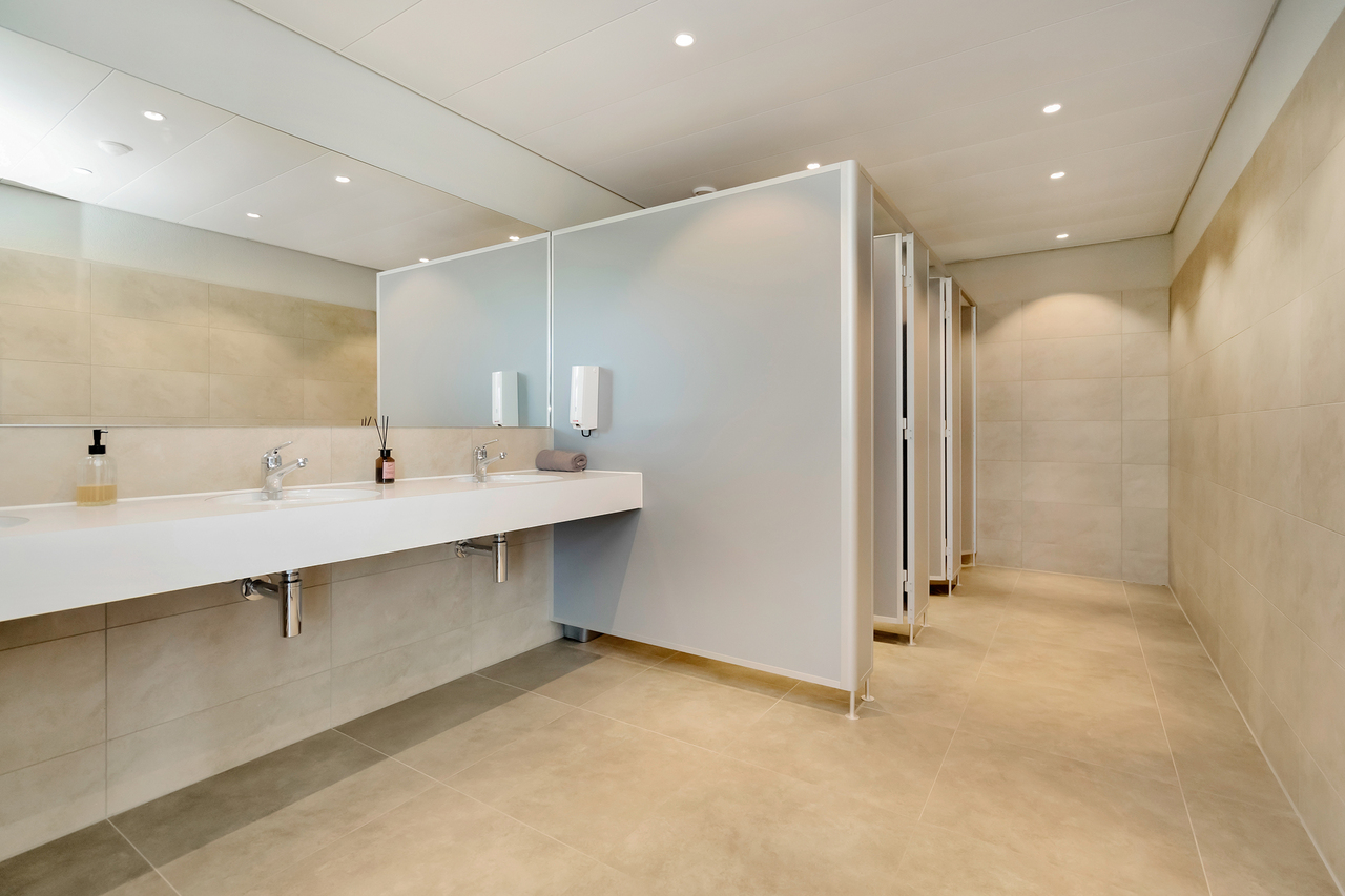 983m² commercial