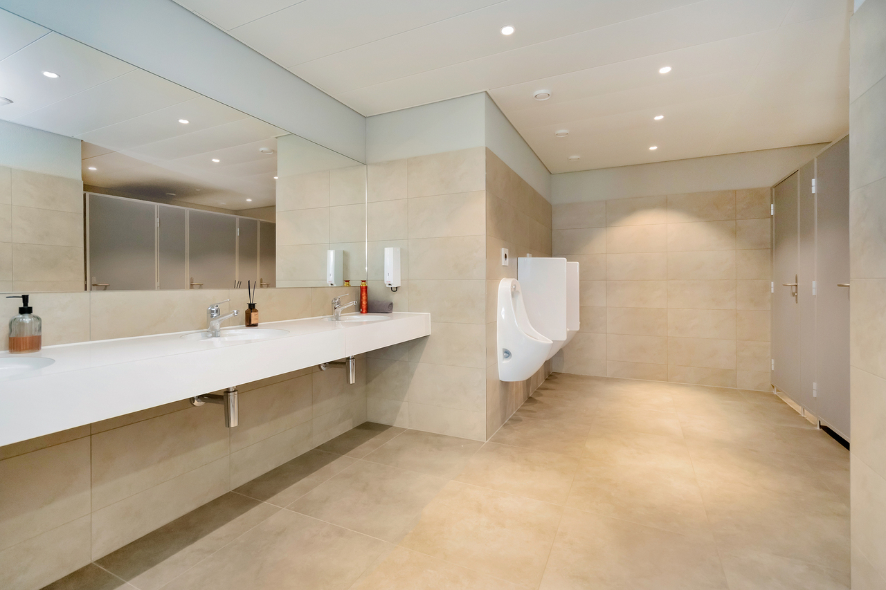 983m² commercial