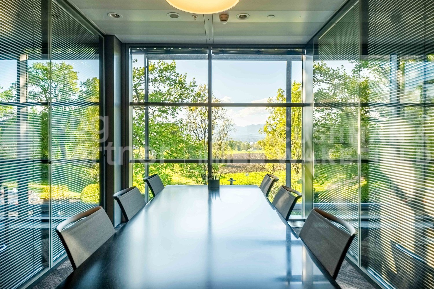 300m² office