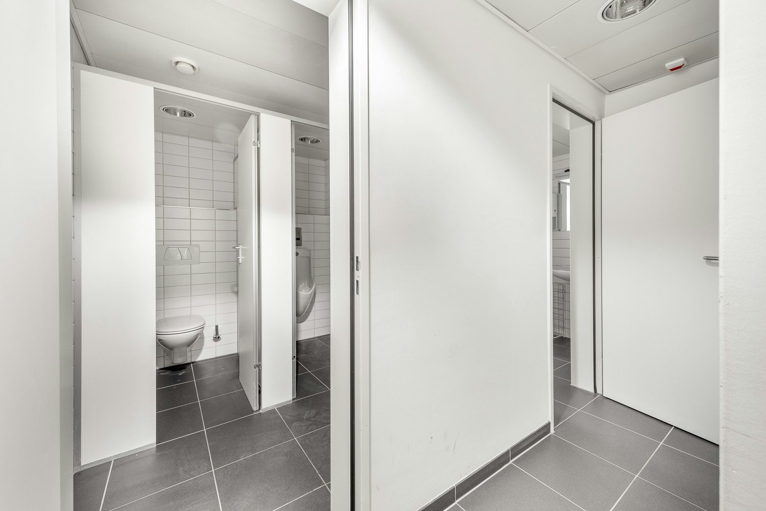 284m² office