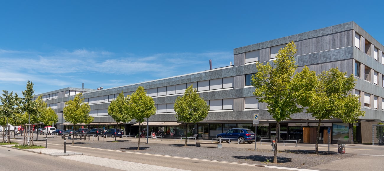 82m² shop