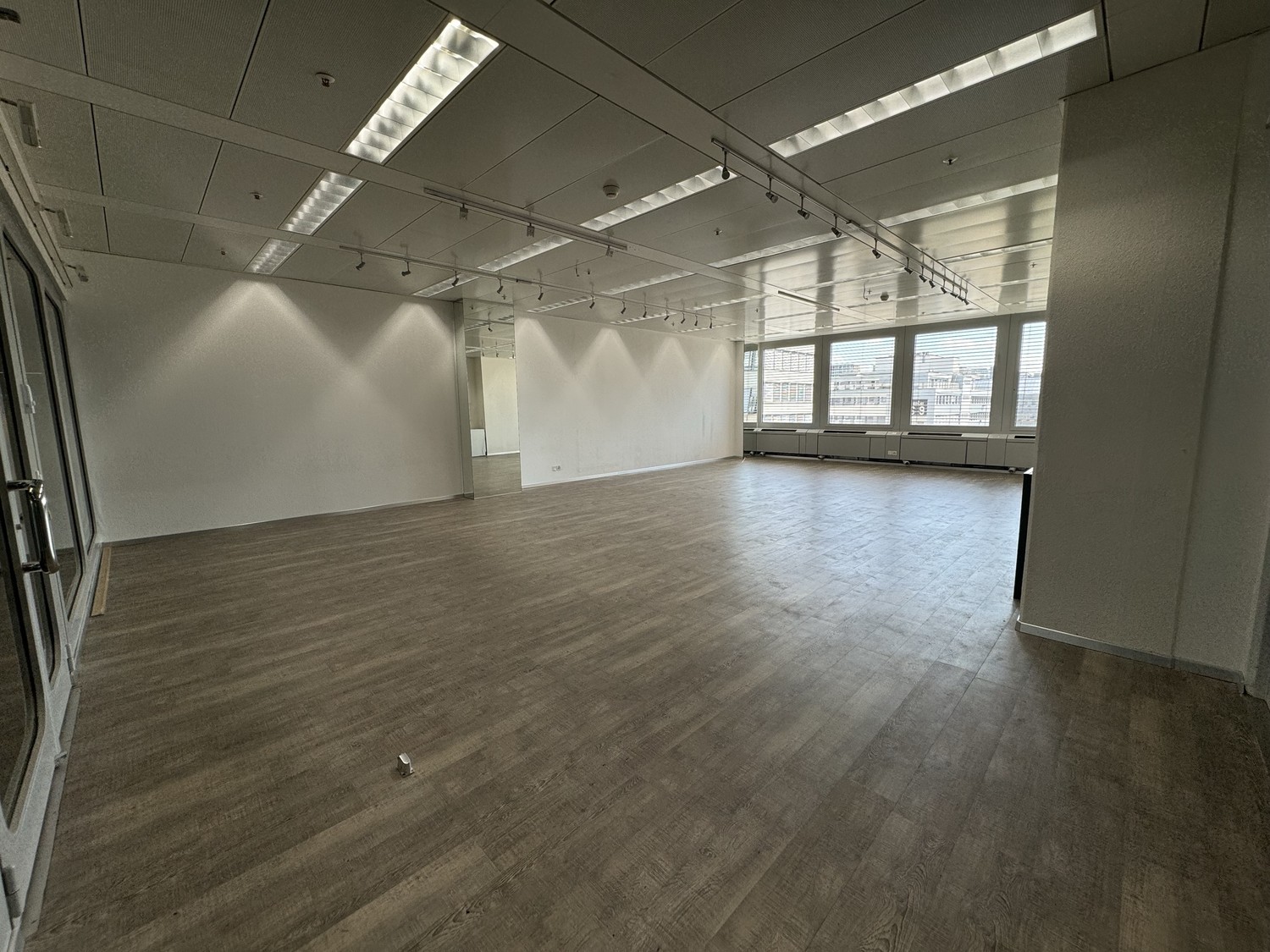 101m² commercial