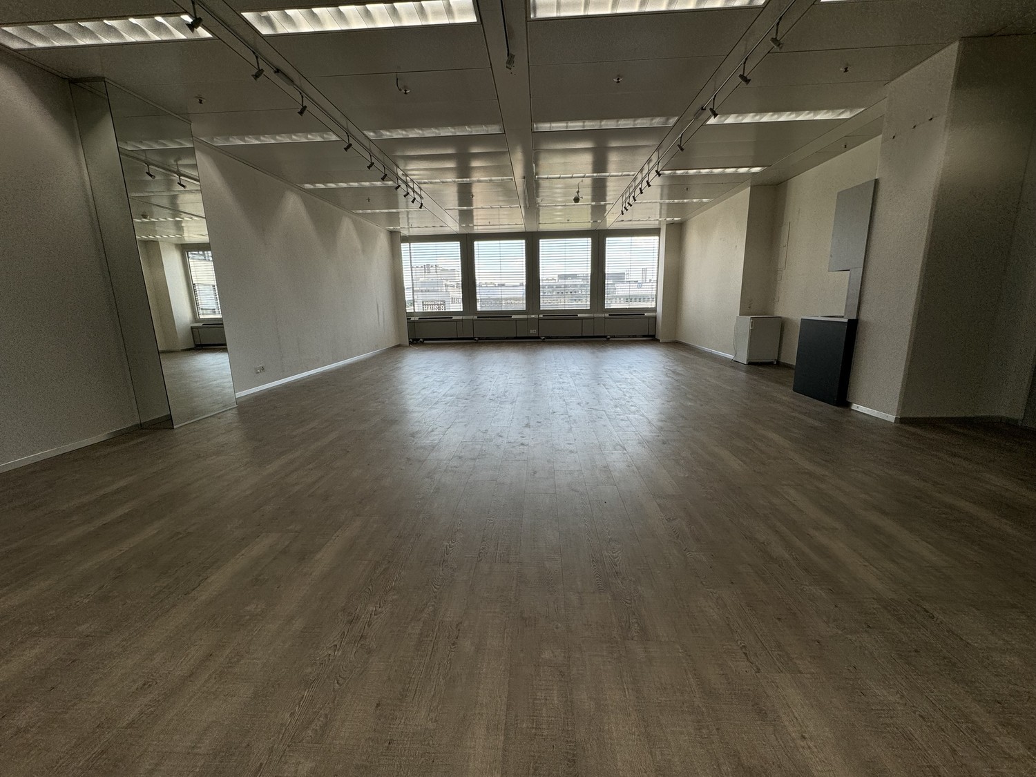 101m² commercial