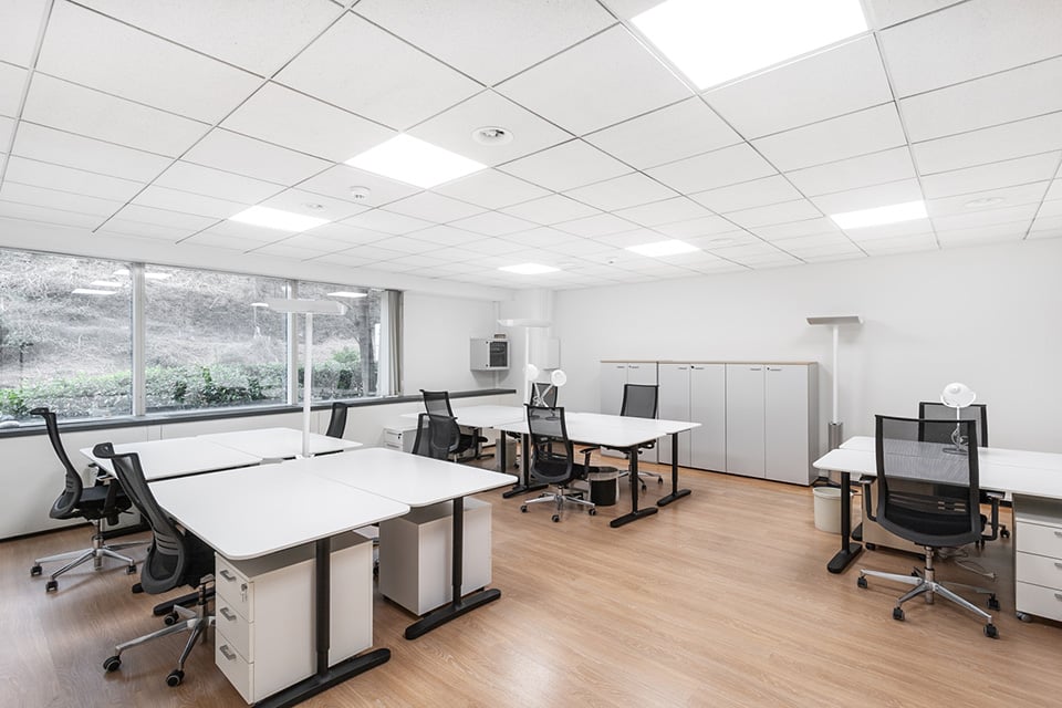 60m² office