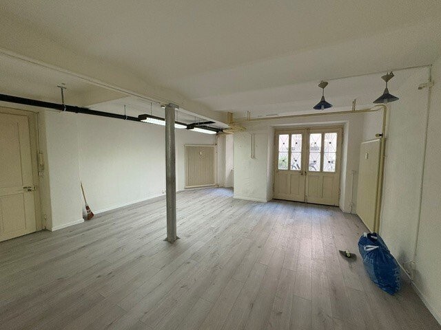 64m² office