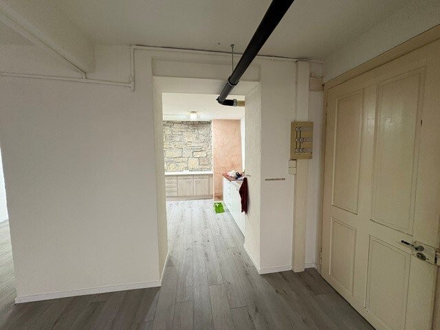 64m² office