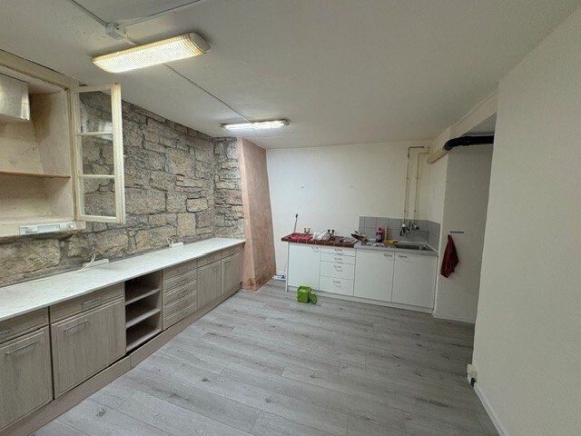 64m² office