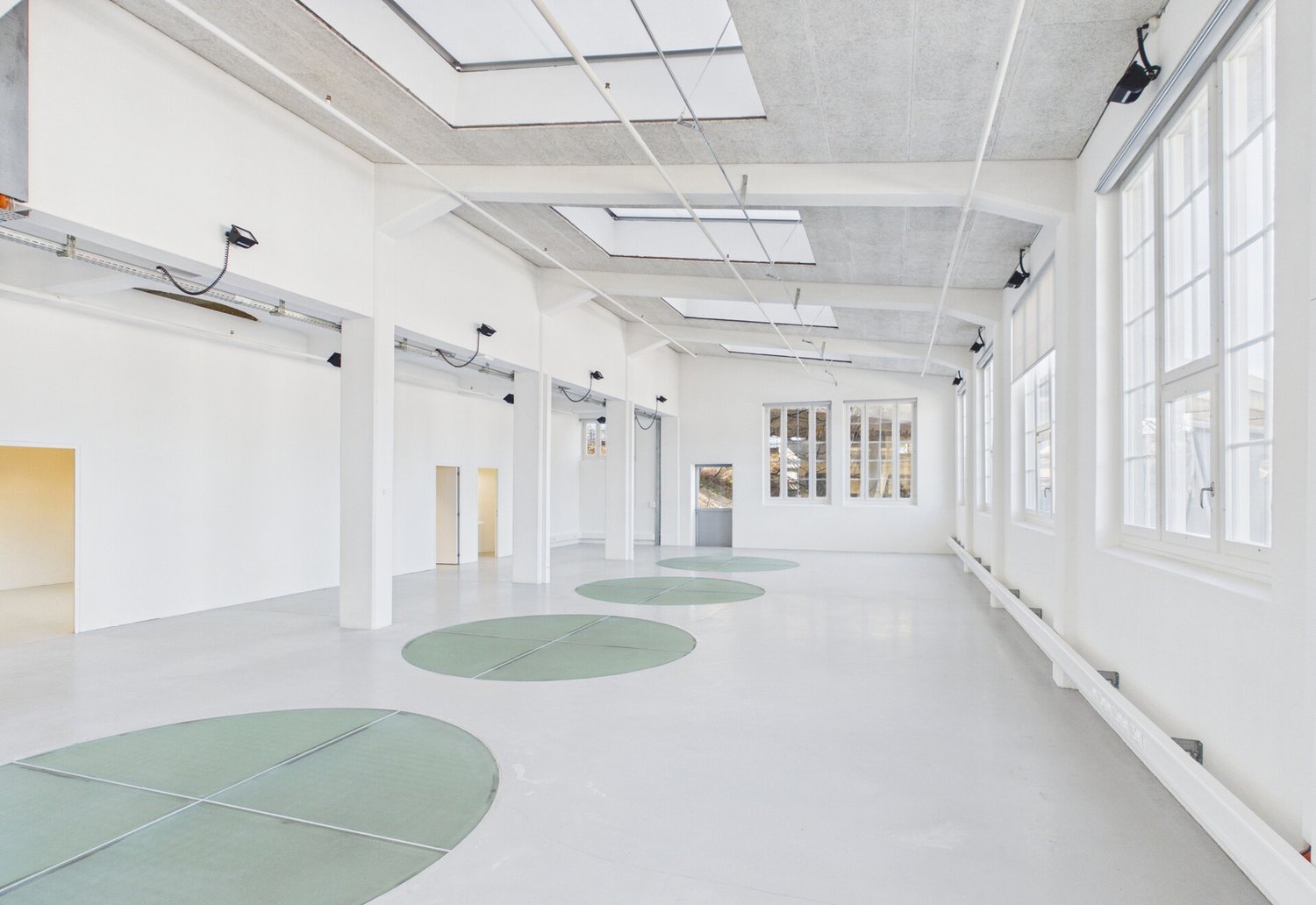 238m² office
