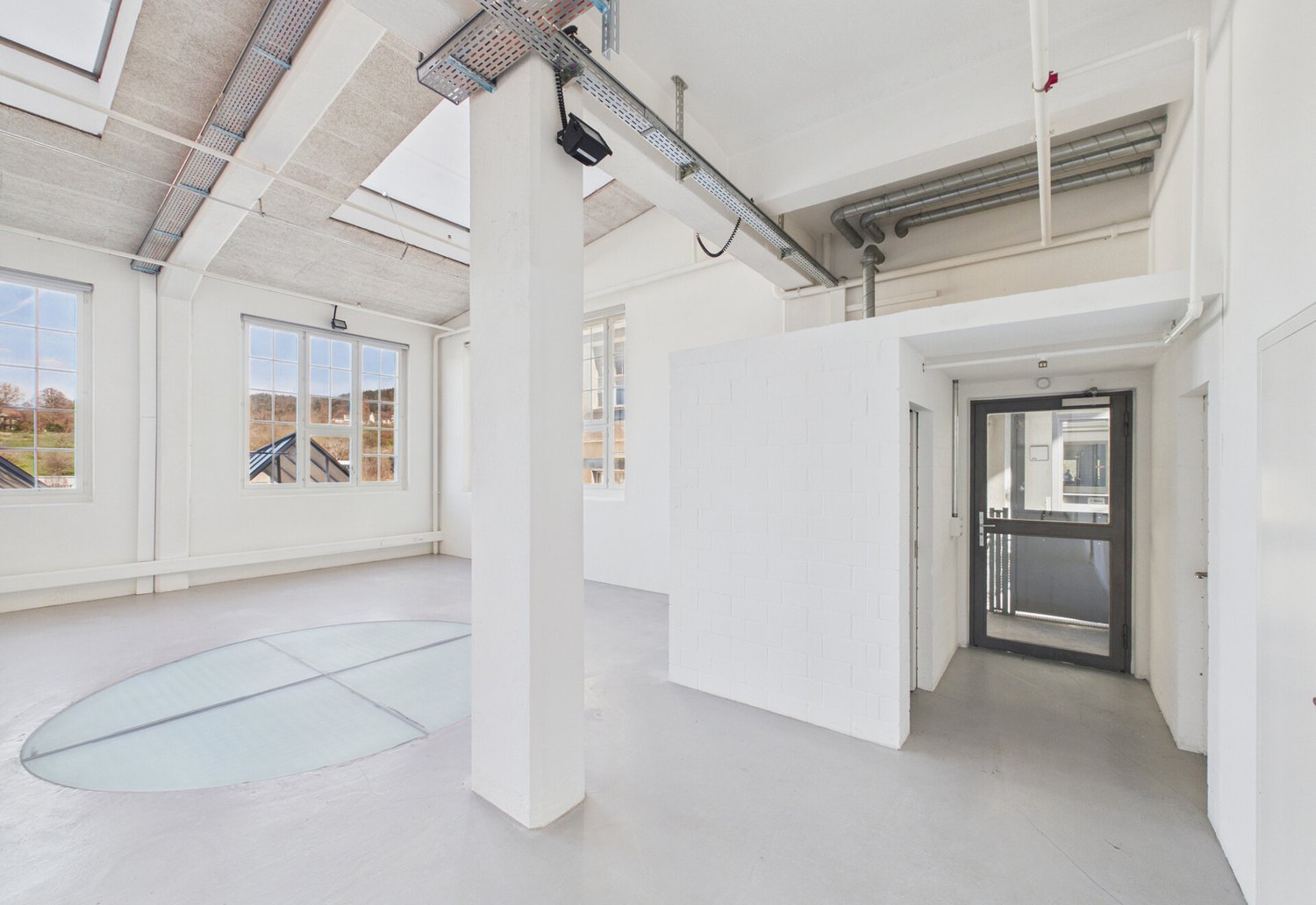 238m² office