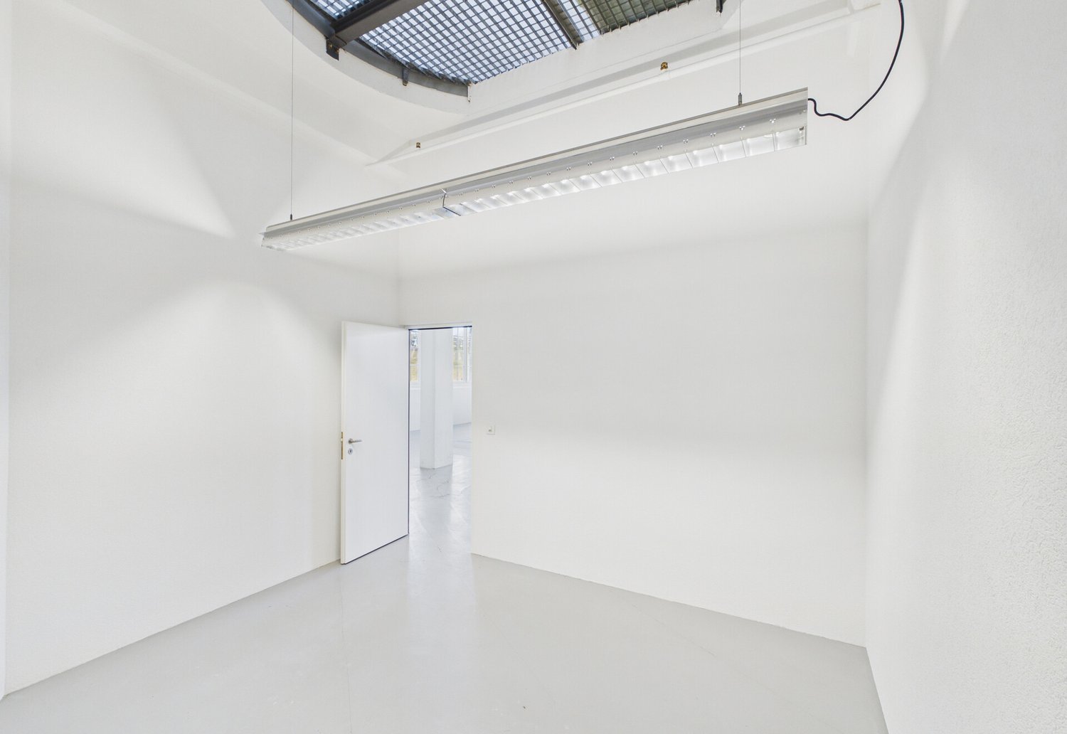 238m² office