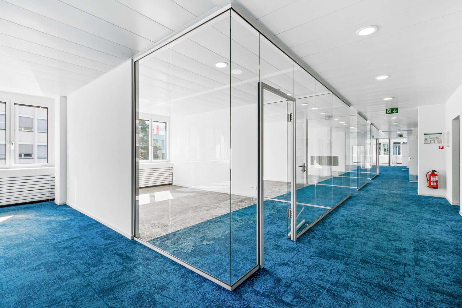 1005m² office