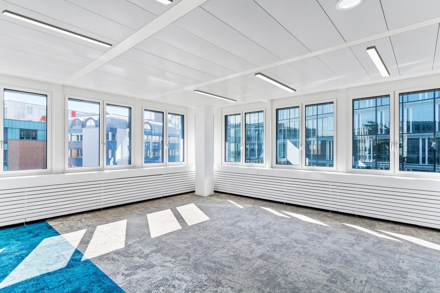 1005m² office
