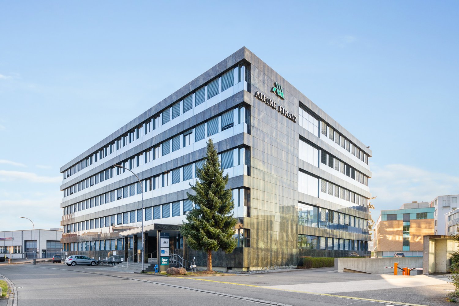 1005m² office