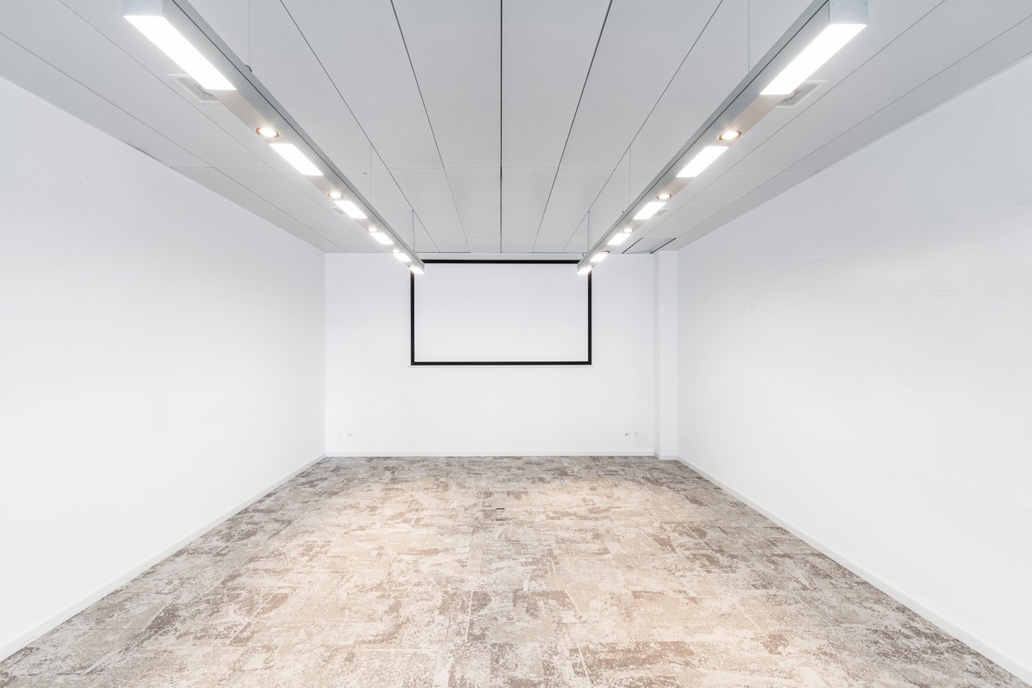 1005m² office