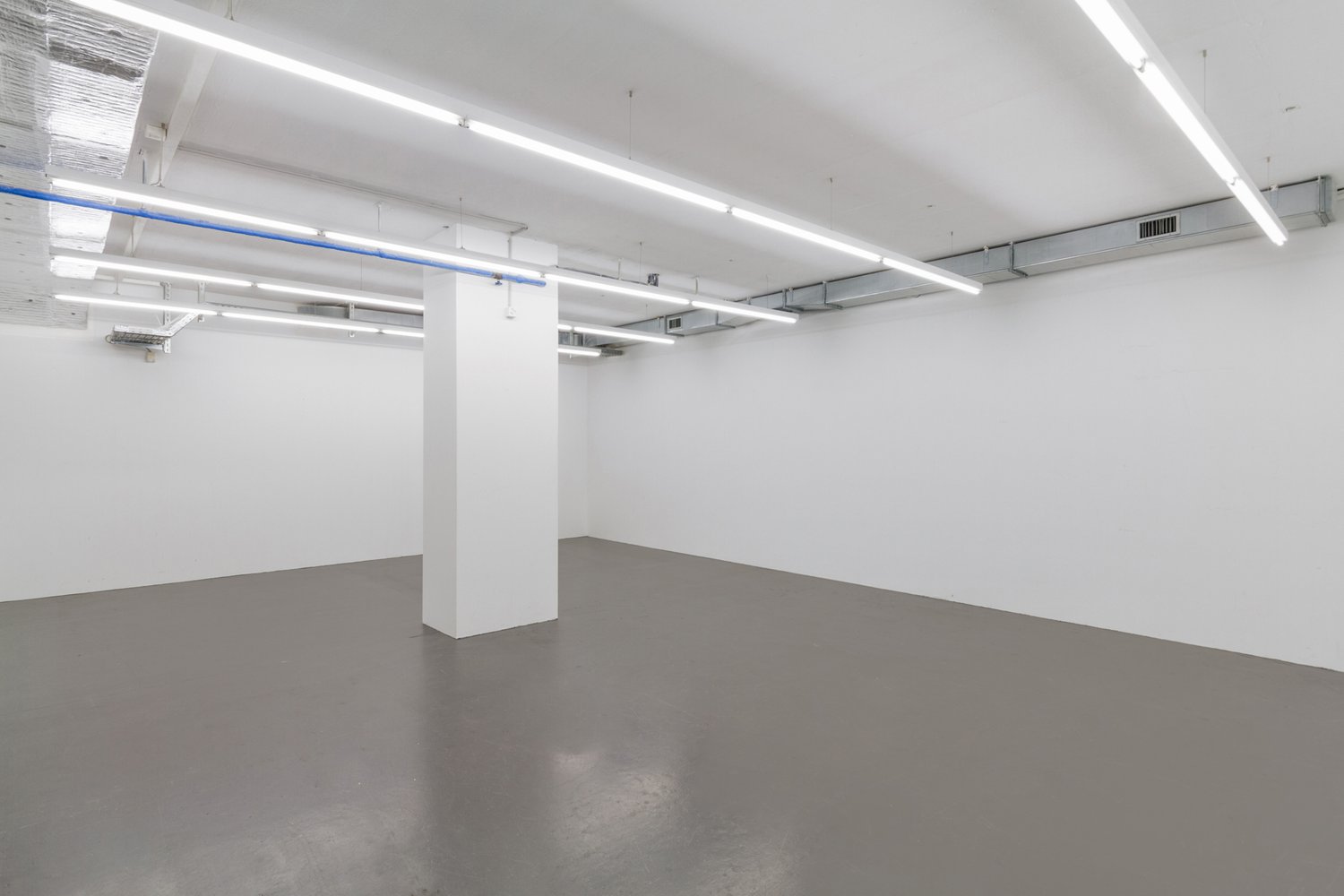 1005m² office