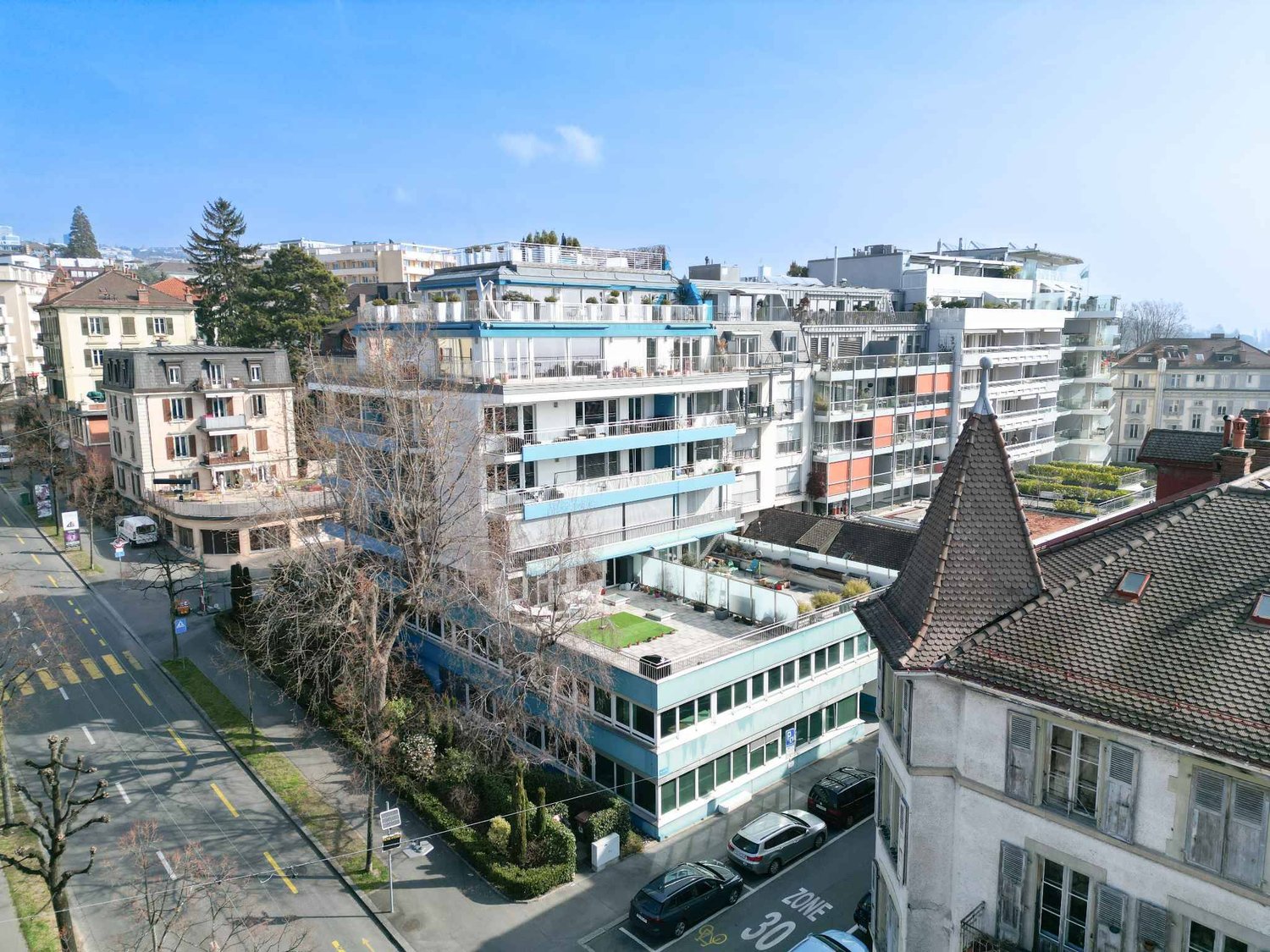 395m² office