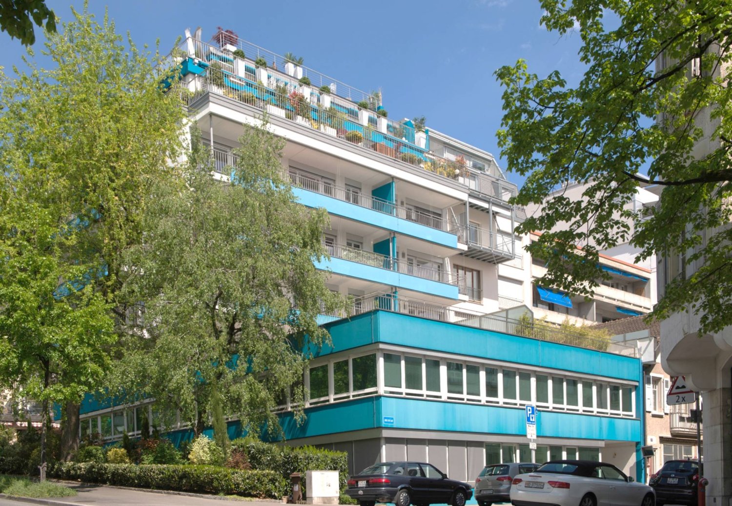 395m² office
