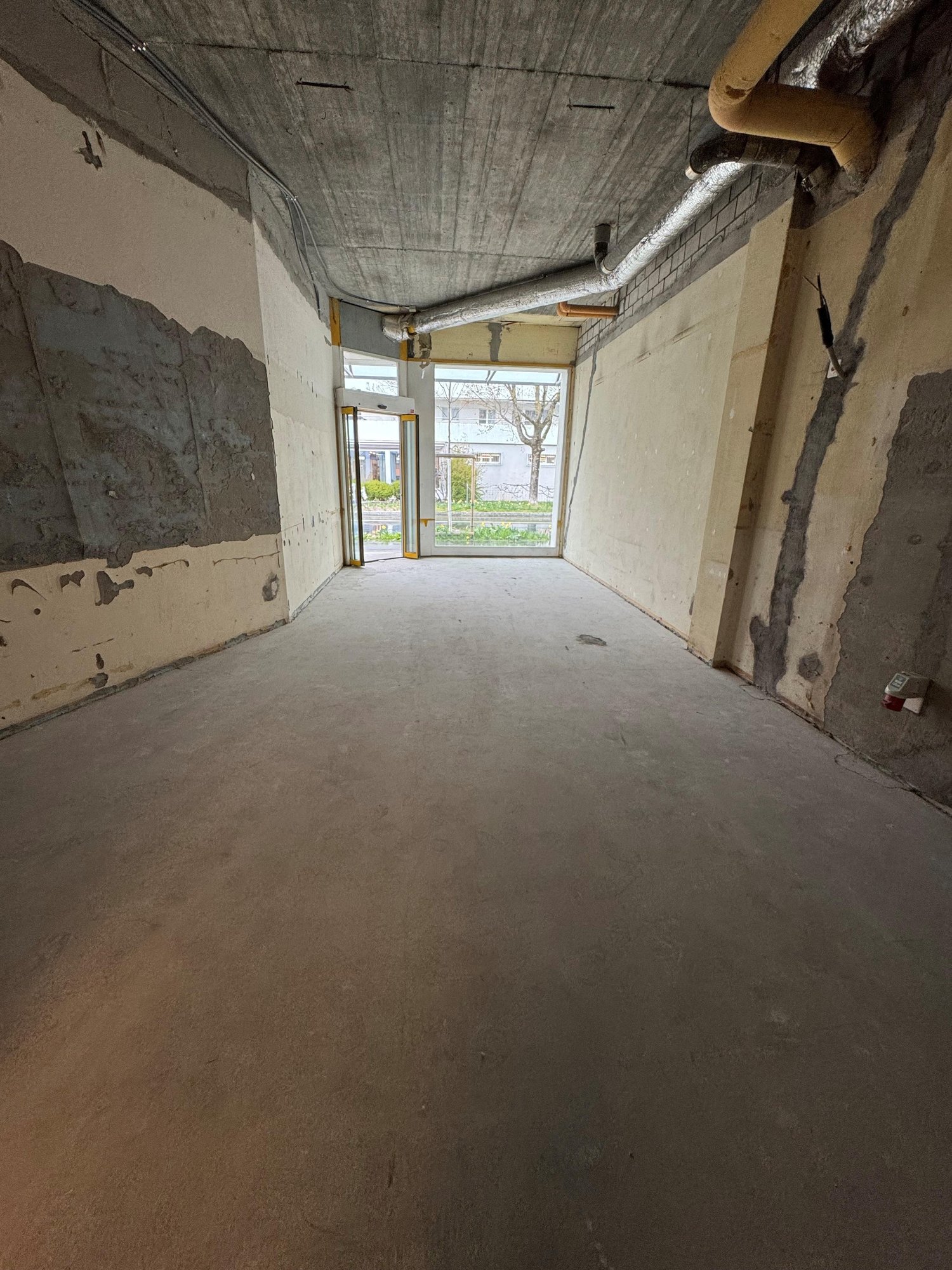 40m² shop
