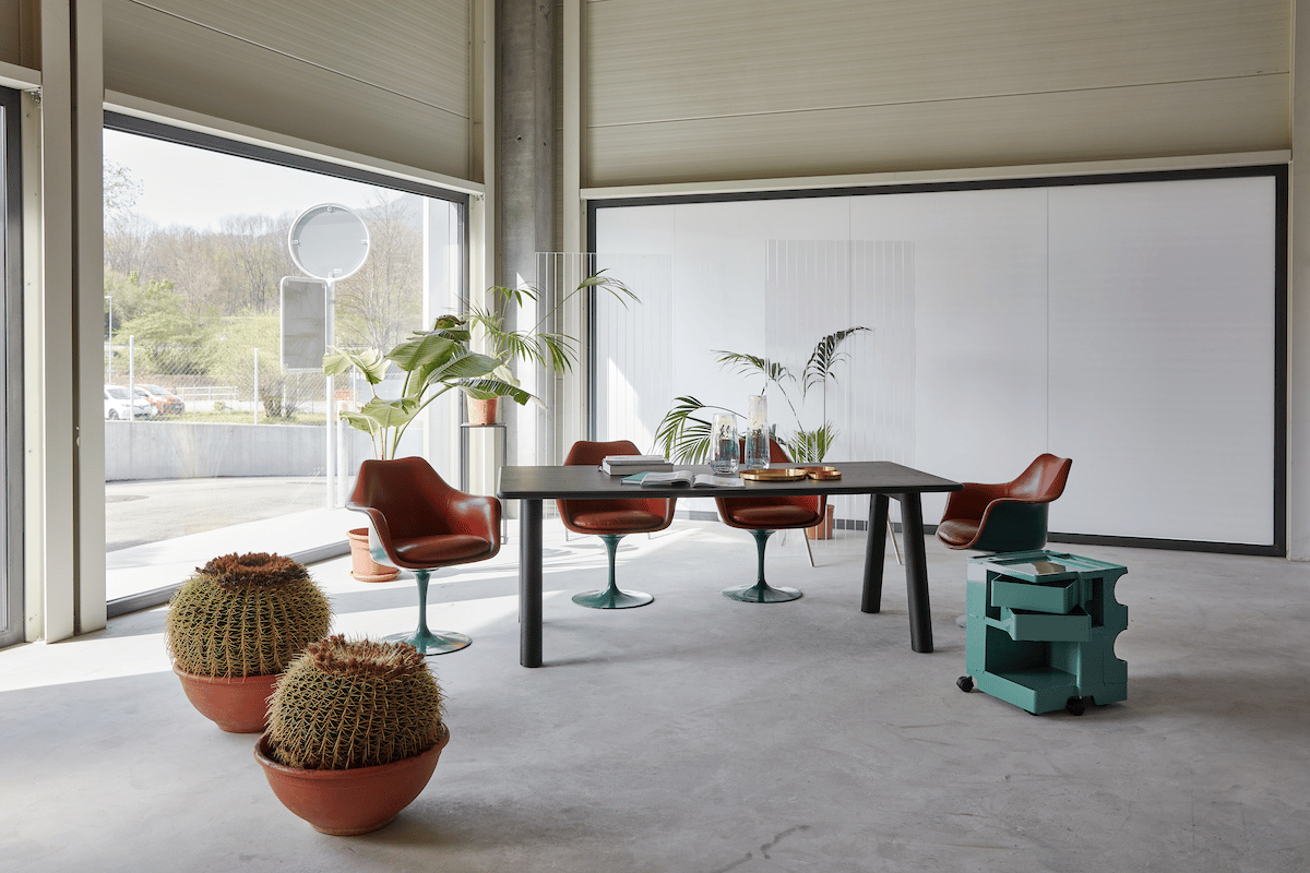 1223m² office
