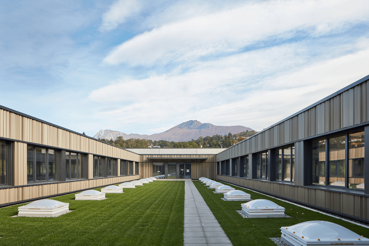 1223m² office