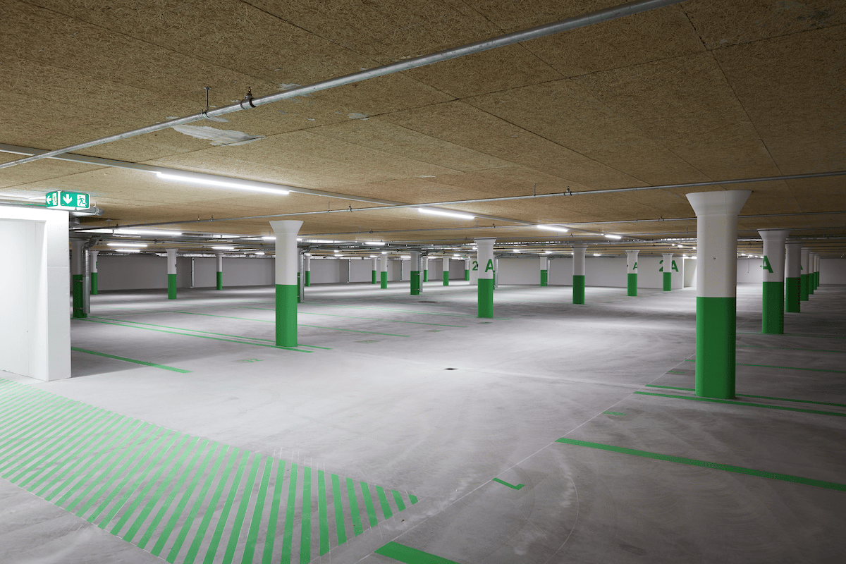 1223m² office