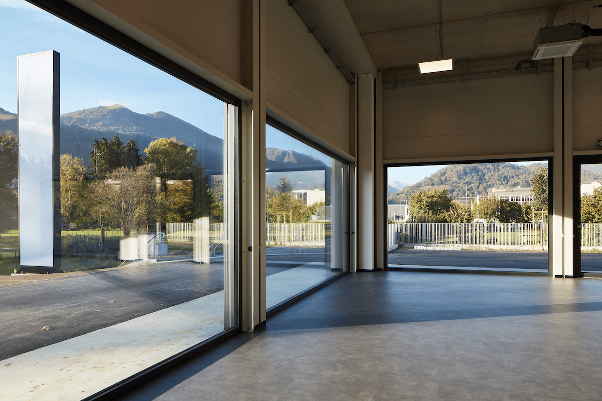 1223m² office