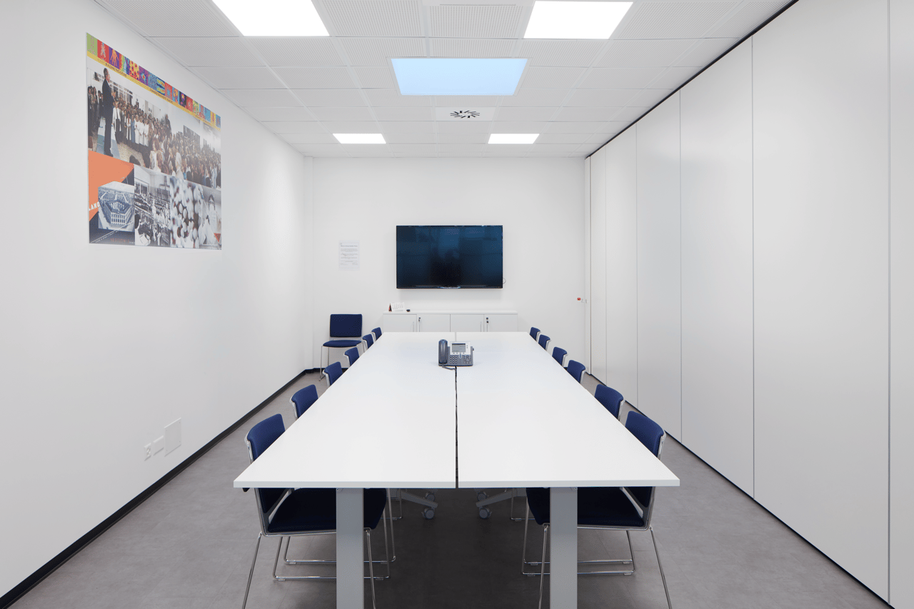 1223m² office