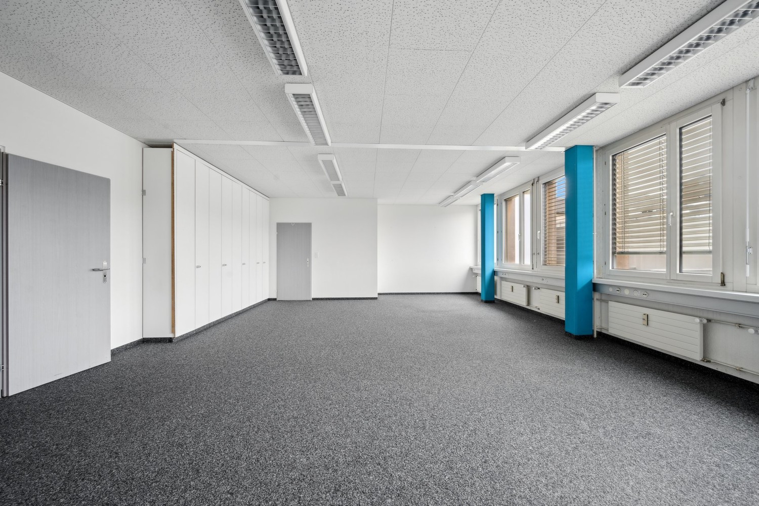 229m² office