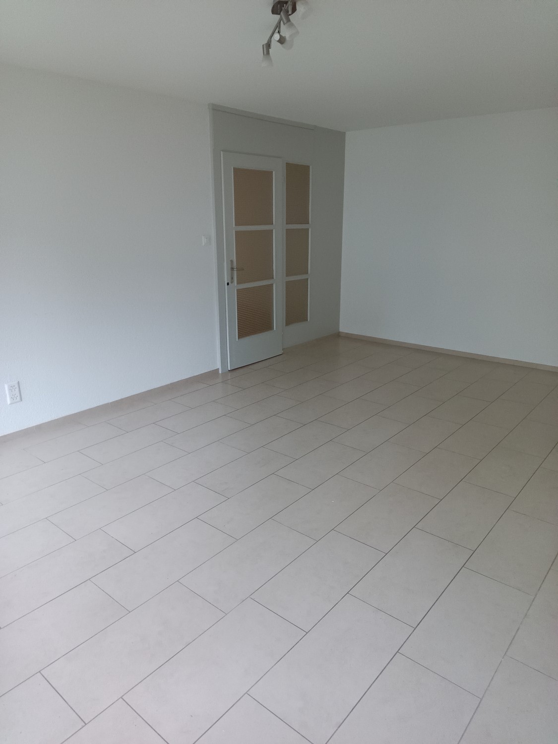 75m² office