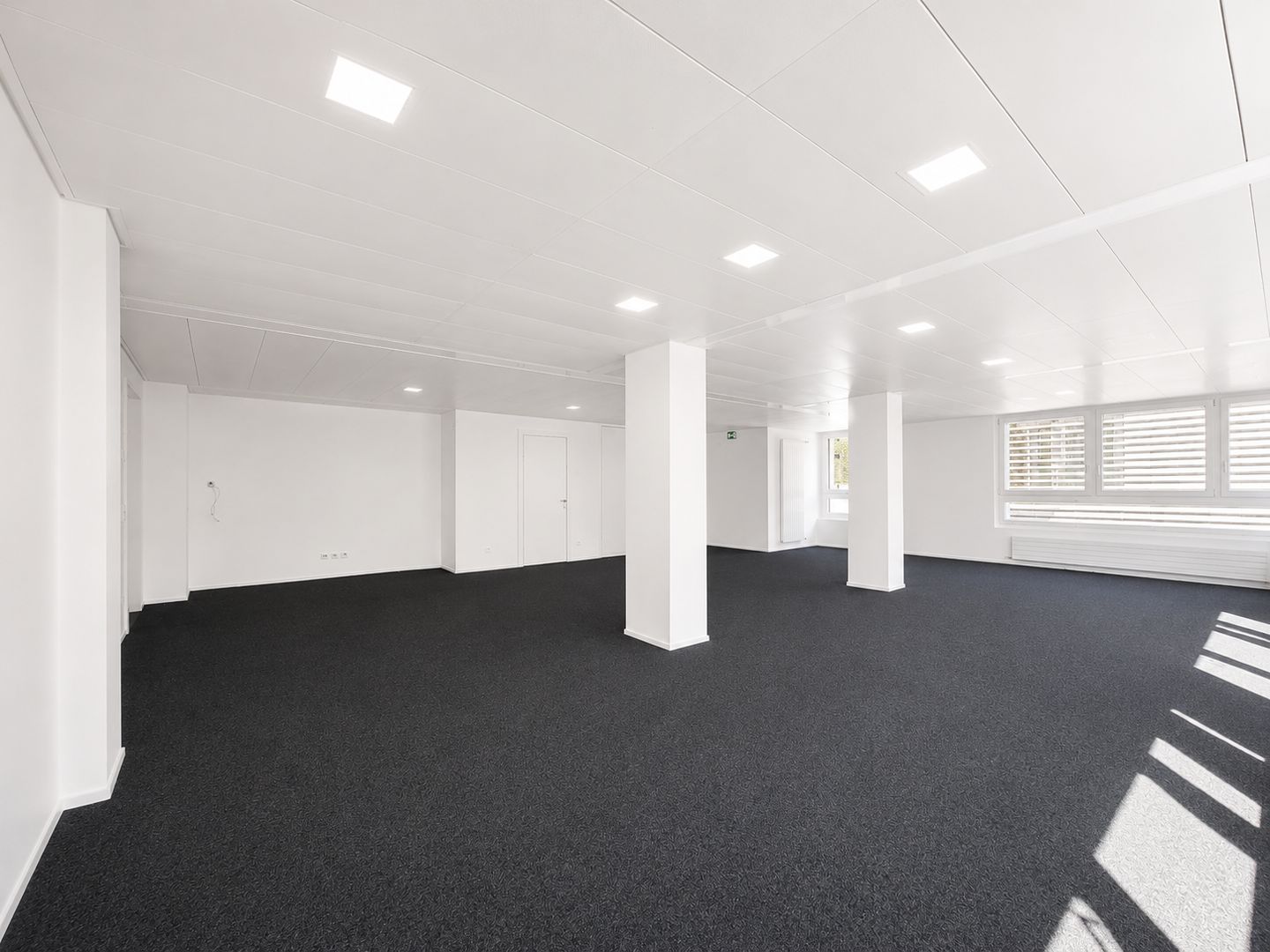 210m² office