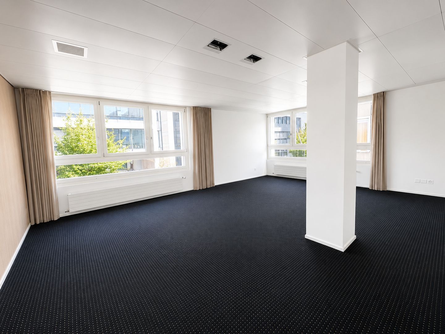 210m² office