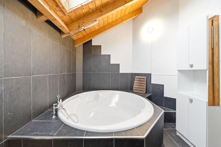 8 ½ rooms single house