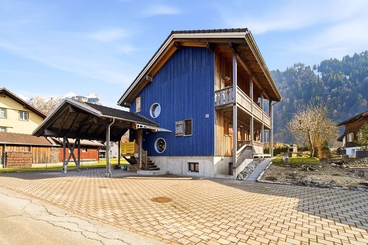 8 ½ rooms single house