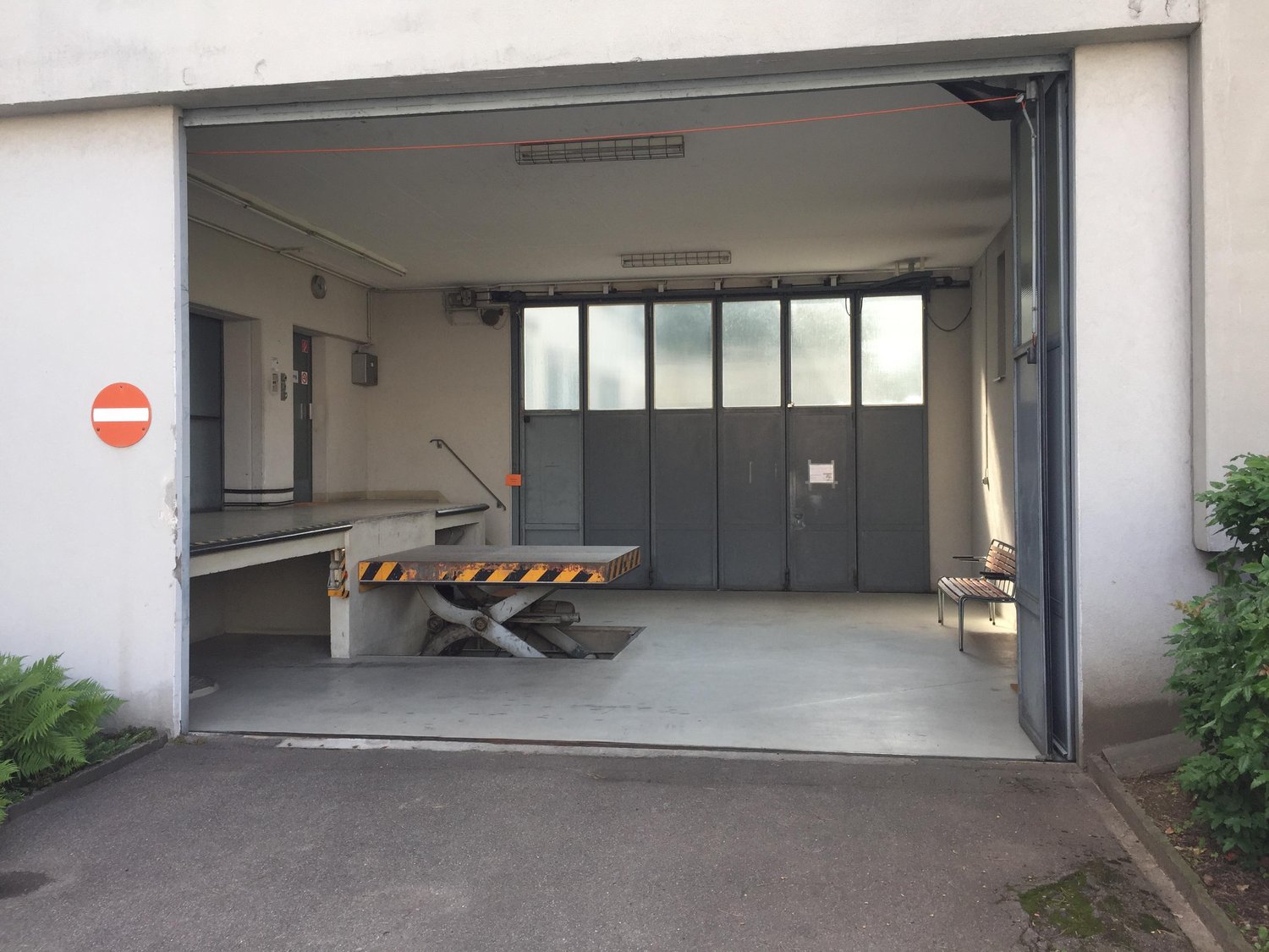 376m² storage room