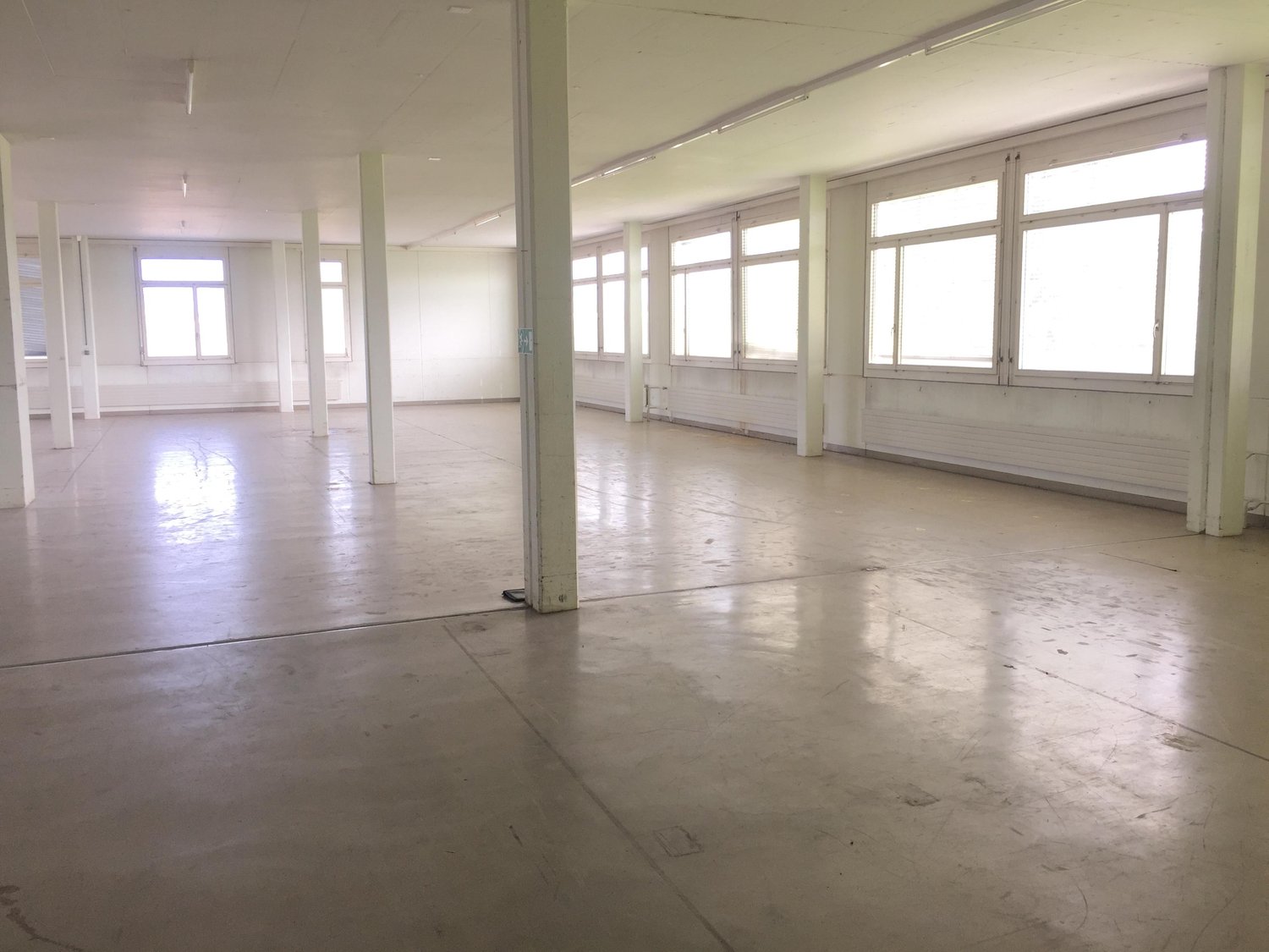 376m² storage room