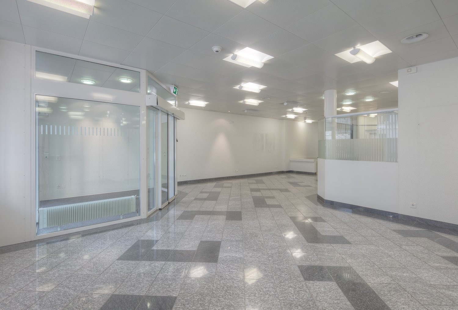 402m² office