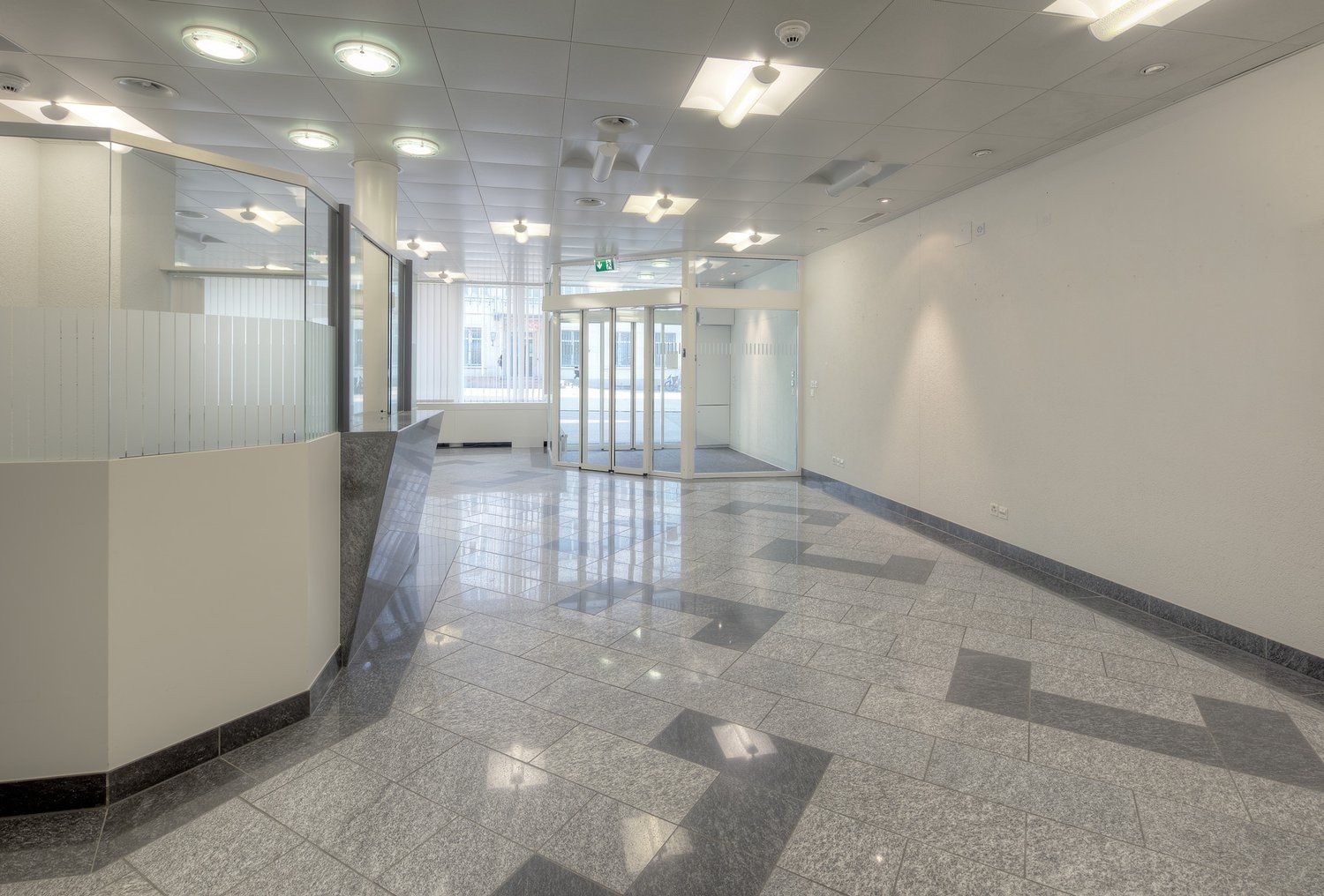 402m² office