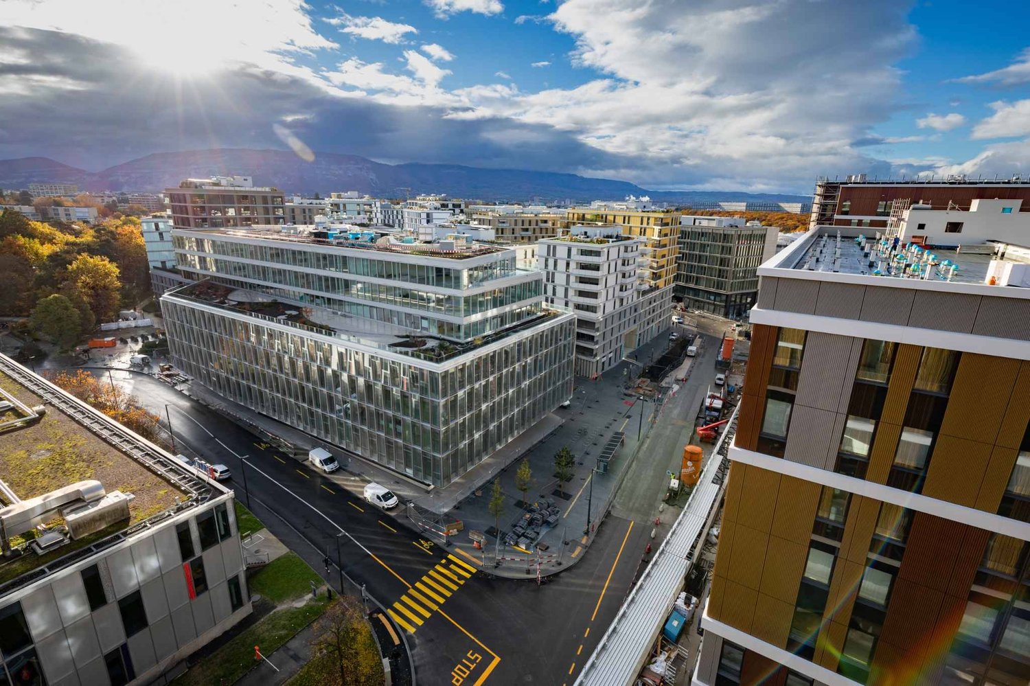 904m² office