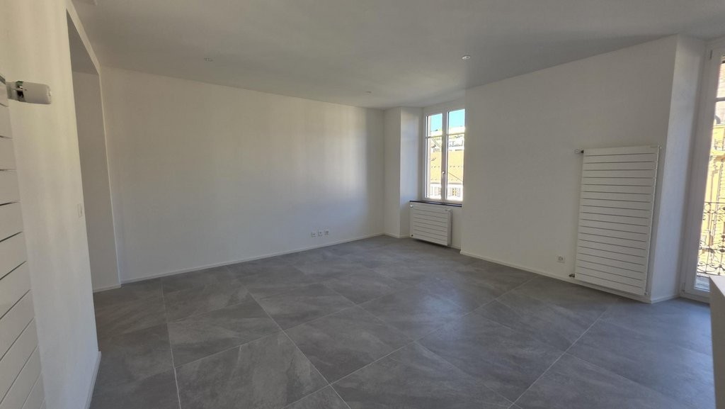5 rooms apartment