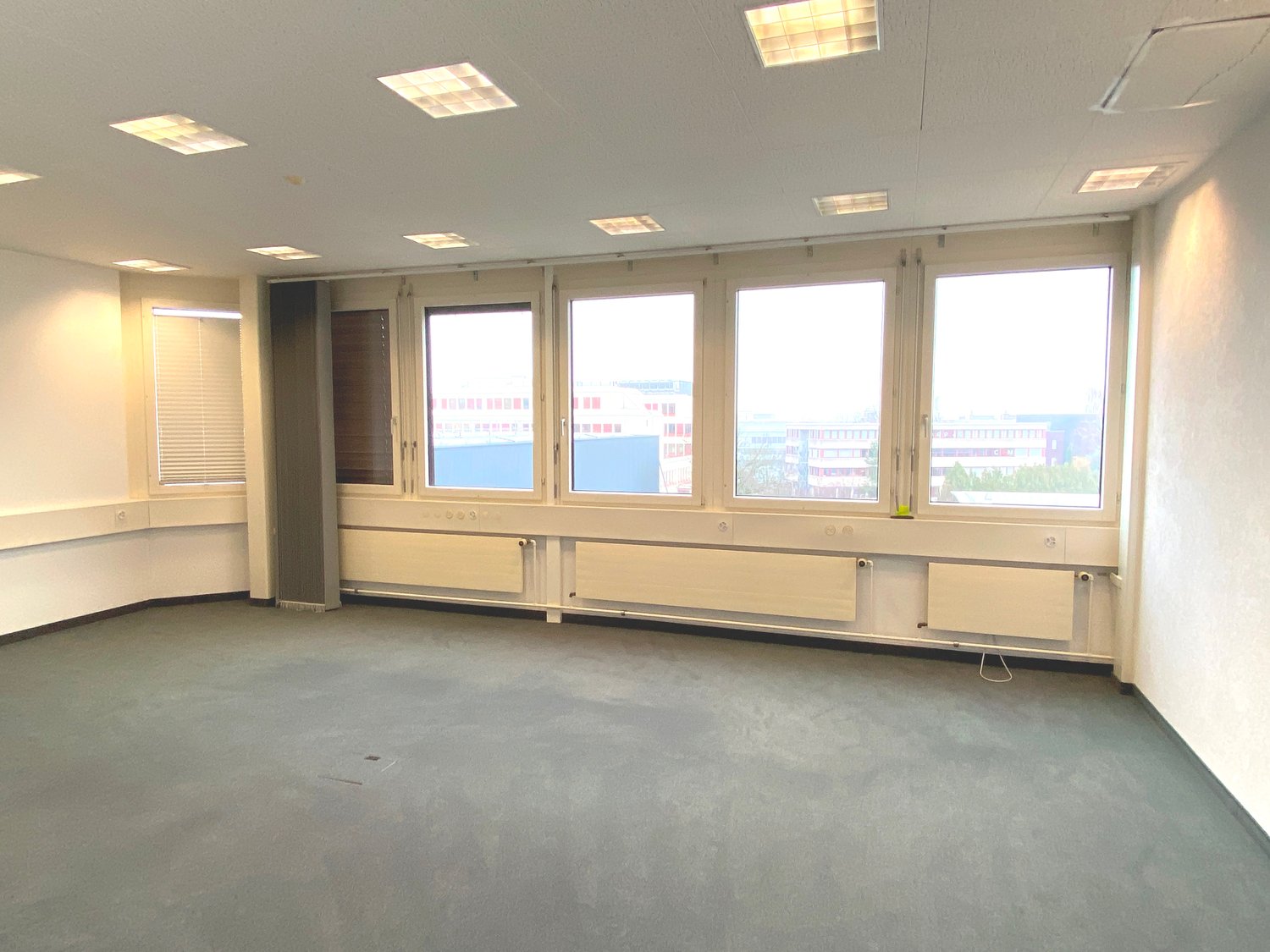 390m² commercial