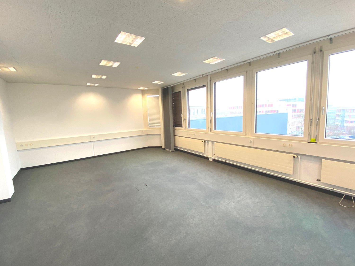 390m² commercial