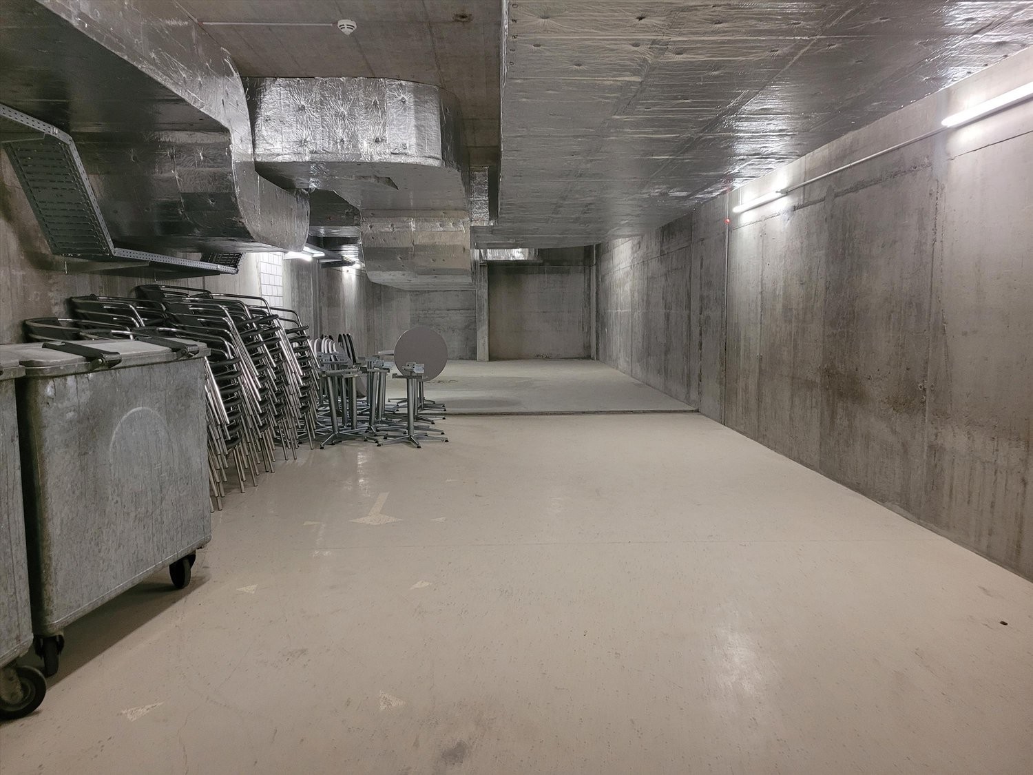 116m² storage room