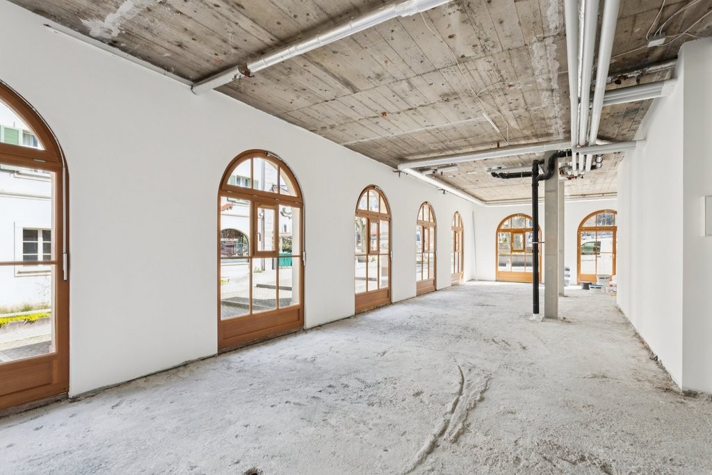 106m² shop