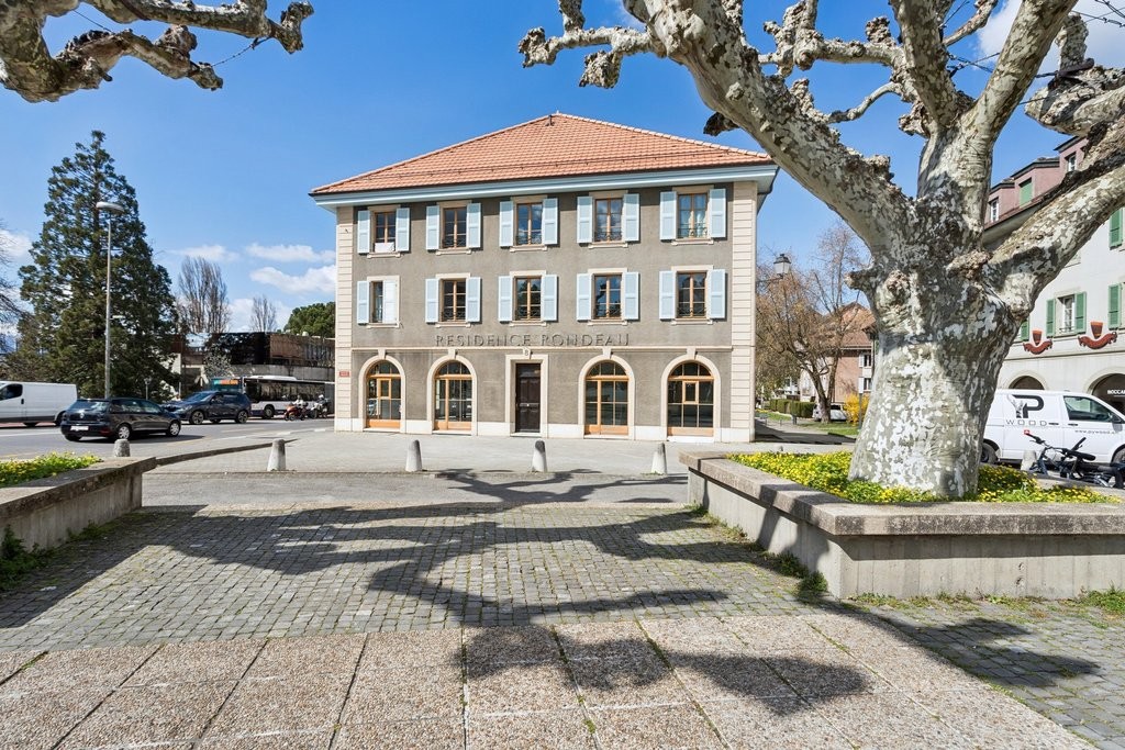 106m² shop