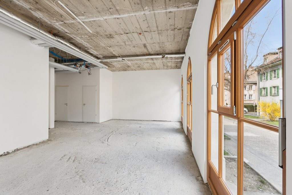 106m² shop