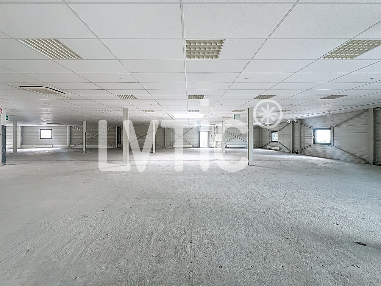 negozio di 1665m²