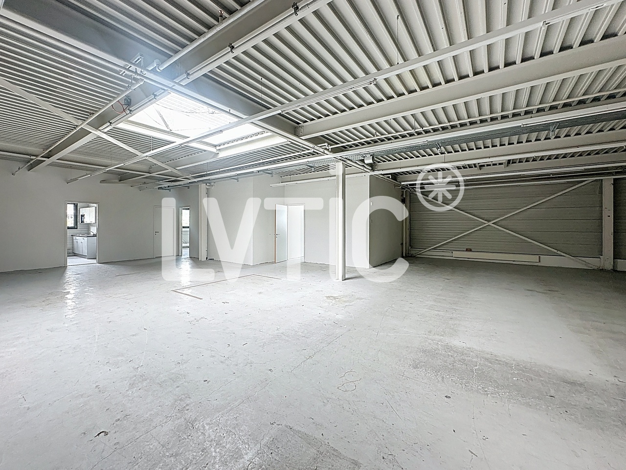 negozio di 1665m²