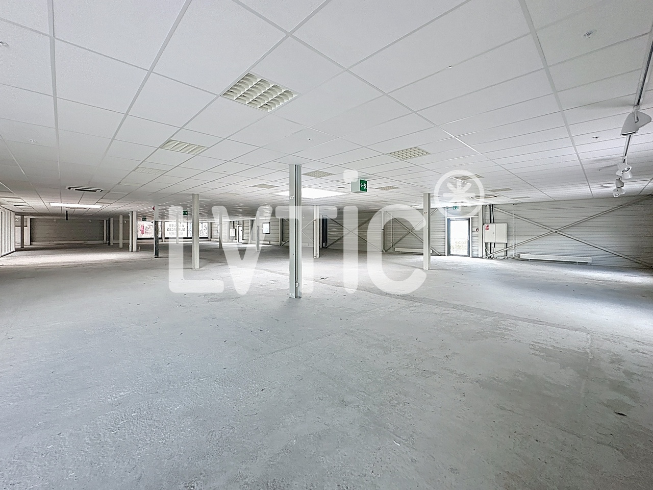 negozio di 1665m²